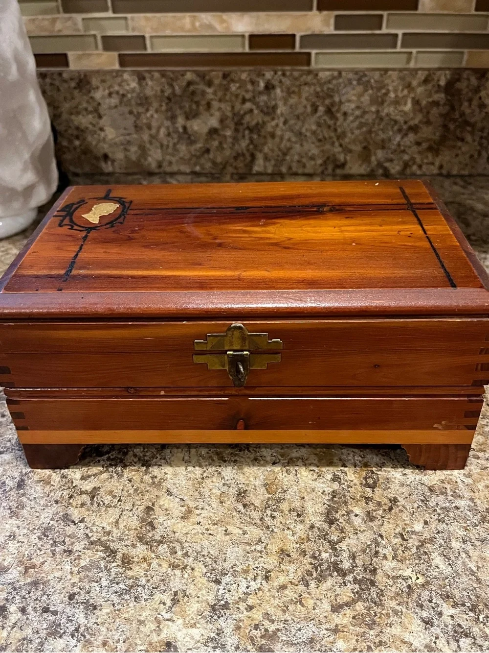 Vintage 1940s Cedar CAMEO SILHOUETTE Jewelry / Stash Keepsake Box